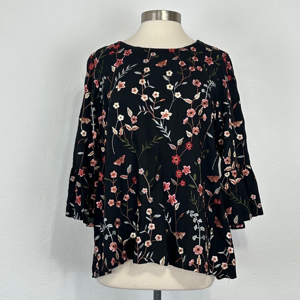 John Mark Boho Chic Timeless Black Top Sz Medium Floral Embroidered Bell Sleeve